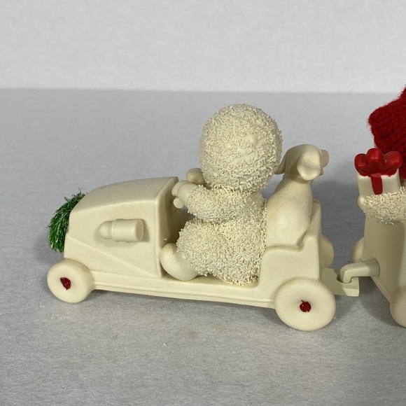 Dept 56 Christmas Coupe Charming Holiday Figurine 2 Piece Set with Tree - Picture 7 of 11